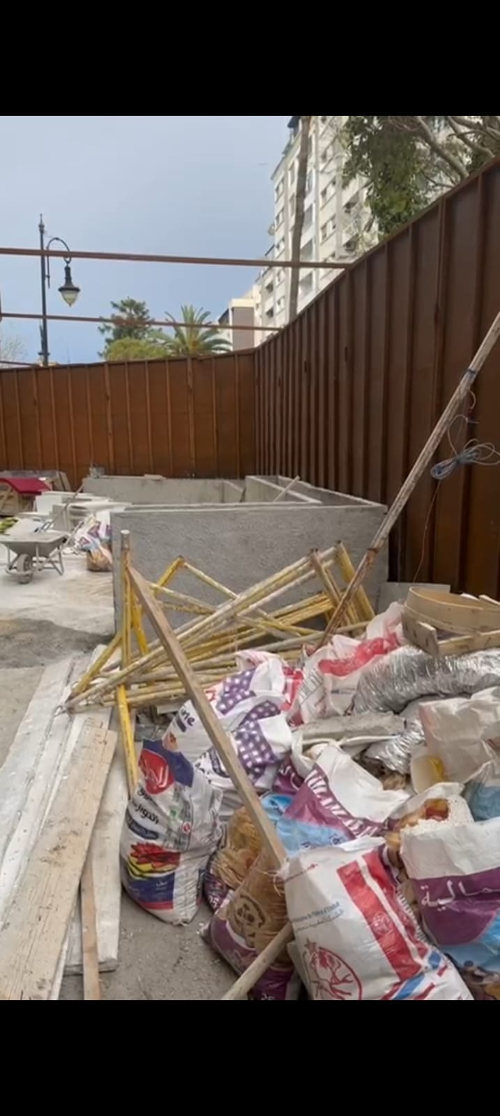هدم عشوائي في طنجة يهدد سلامة السكان.. وتجاهل رسمي يُغذي شبهات المحسوبية!”